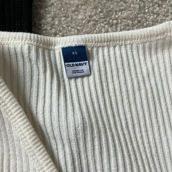 Bundle of Two Old Navy Ribbed V-Neck Tank Top - Black and Cream Size XS NWT - Picture 4 of 8